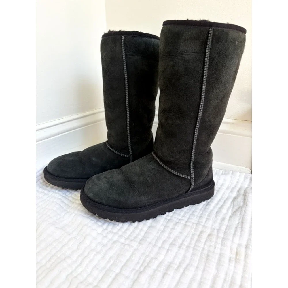 UGG Classic Tall II Black Suede Sheepskin Boots Women’s Size 8